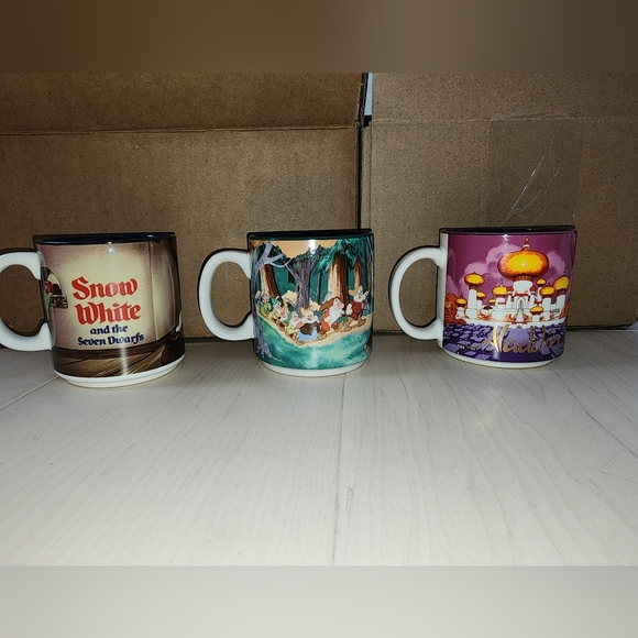 3 vintage Disney mugs - Picture 2 of 3